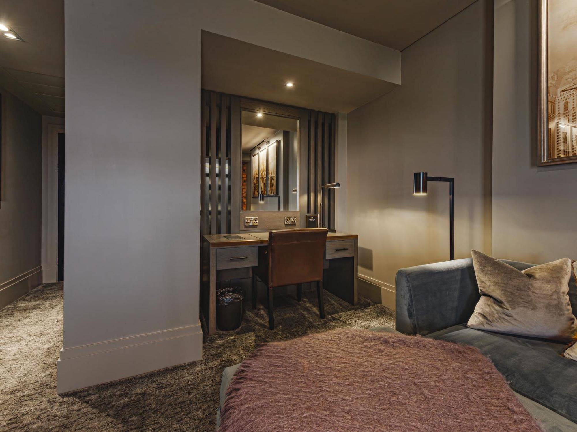 Dakota Edinburgh Hotel 4*