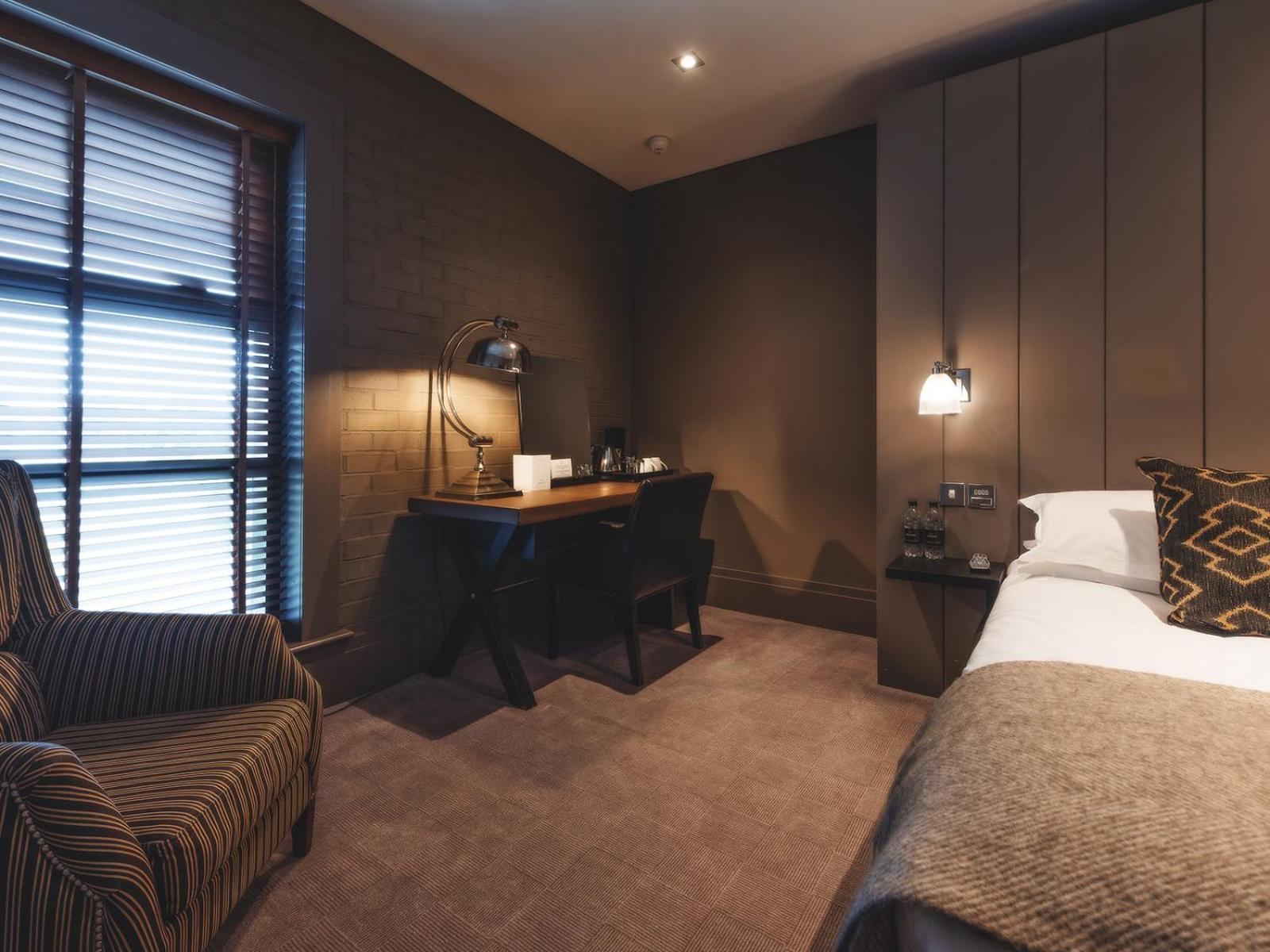 Dakota Edinburgh Hotel 4*